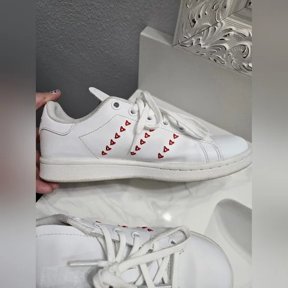 Adidas Stan Smith Valentines Day Sneakers - Picture 8 of 16